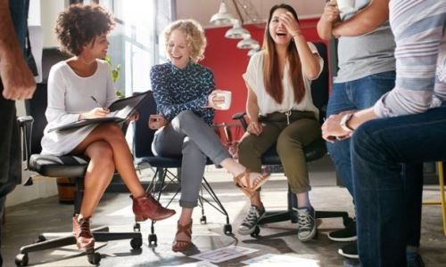 İş Yerinde Mutluluğun Sırrı Mizah Mı?