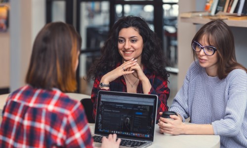 Bir Profesyonel Gibi Beden Dili Okumak İçin 7 İpucu