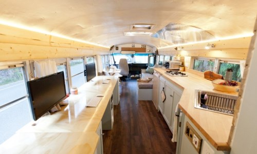 Silikon Vadisi'nden Hem Ofis Hem Ev Olarak Kullanılan Otobüsle Dünya Turuna