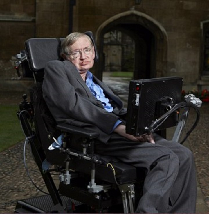 Hawking: “Yapay Zeka ya Son ya da Başlangıç”