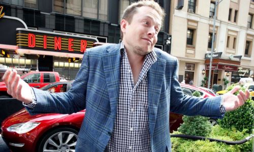 Kriz Yönetimi 101: Elon Musk Tesla'nın İflas Haberleriyle Dalga Geçti