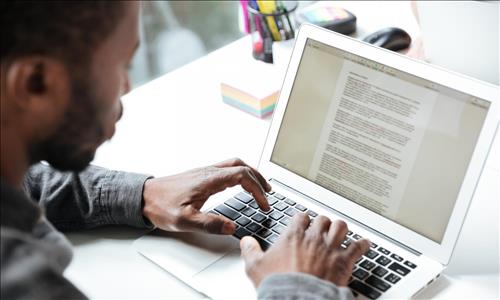 LinkedIn, CV ve Ön Yazı İçin AI Yazım Araçları Ne İşe Yarıyor? LinkedIn, CV ve Ön Yazı İçin AI Yazım Araçları Ne İşe Yarıyor?